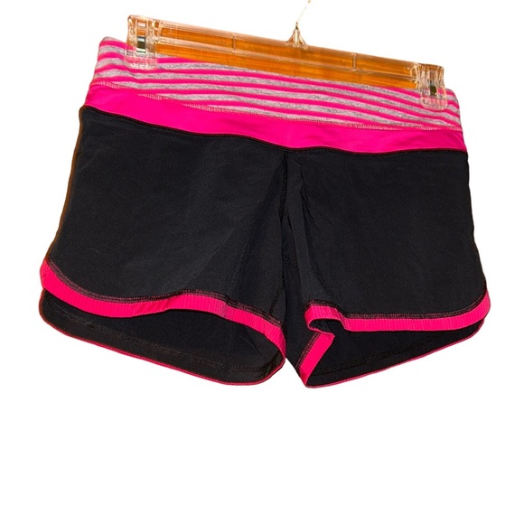 Lululemon Groovy Run Shorts Size 6 pink gray stripe pink Lined - Picture 2 of 3
